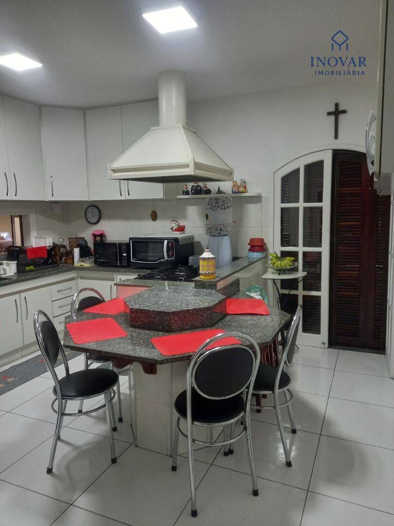 Casa, 3 quartos, 197 m² - Foto 3