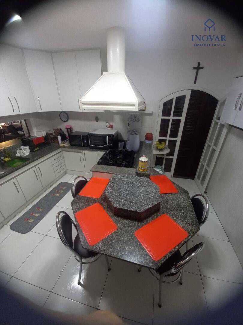 Casa, 3 quartos, 197 m² - Foto 2