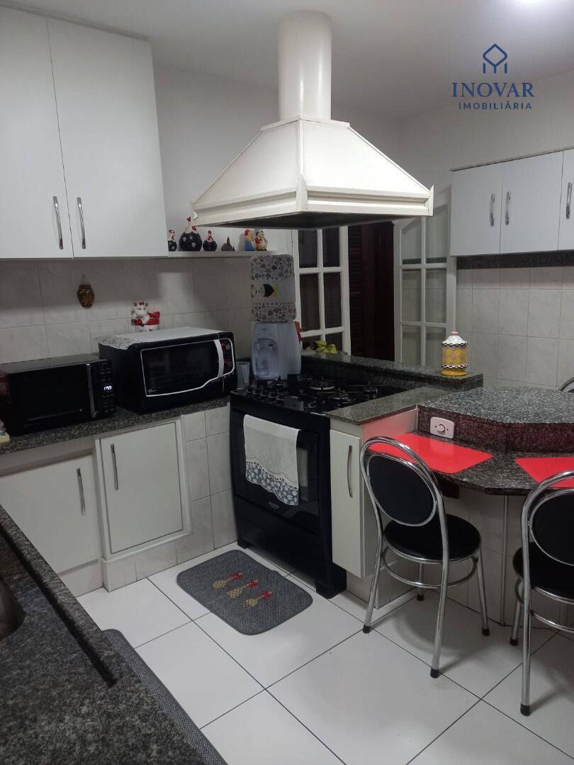 Casa, 3 quartos, 197 m² - Foto 4