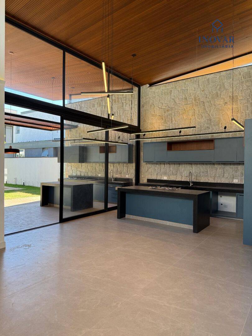 Casa, 4 quartos, 329 m² - Foto 1